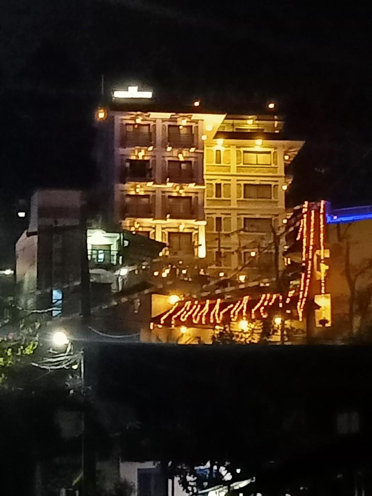 Hotel Kings Pokhara Esterno foto