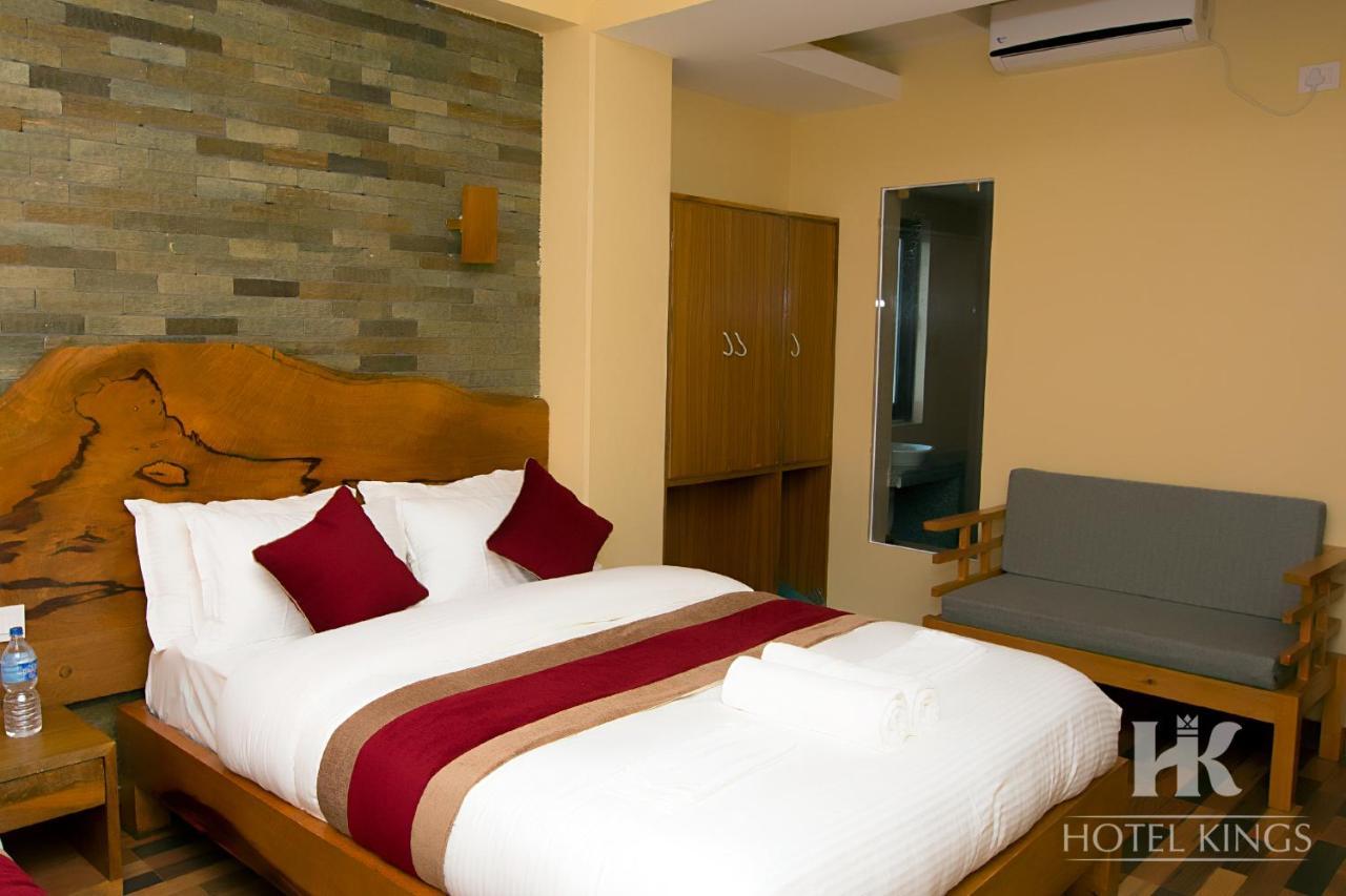 Hotel Kings Pokhara Esterno foto