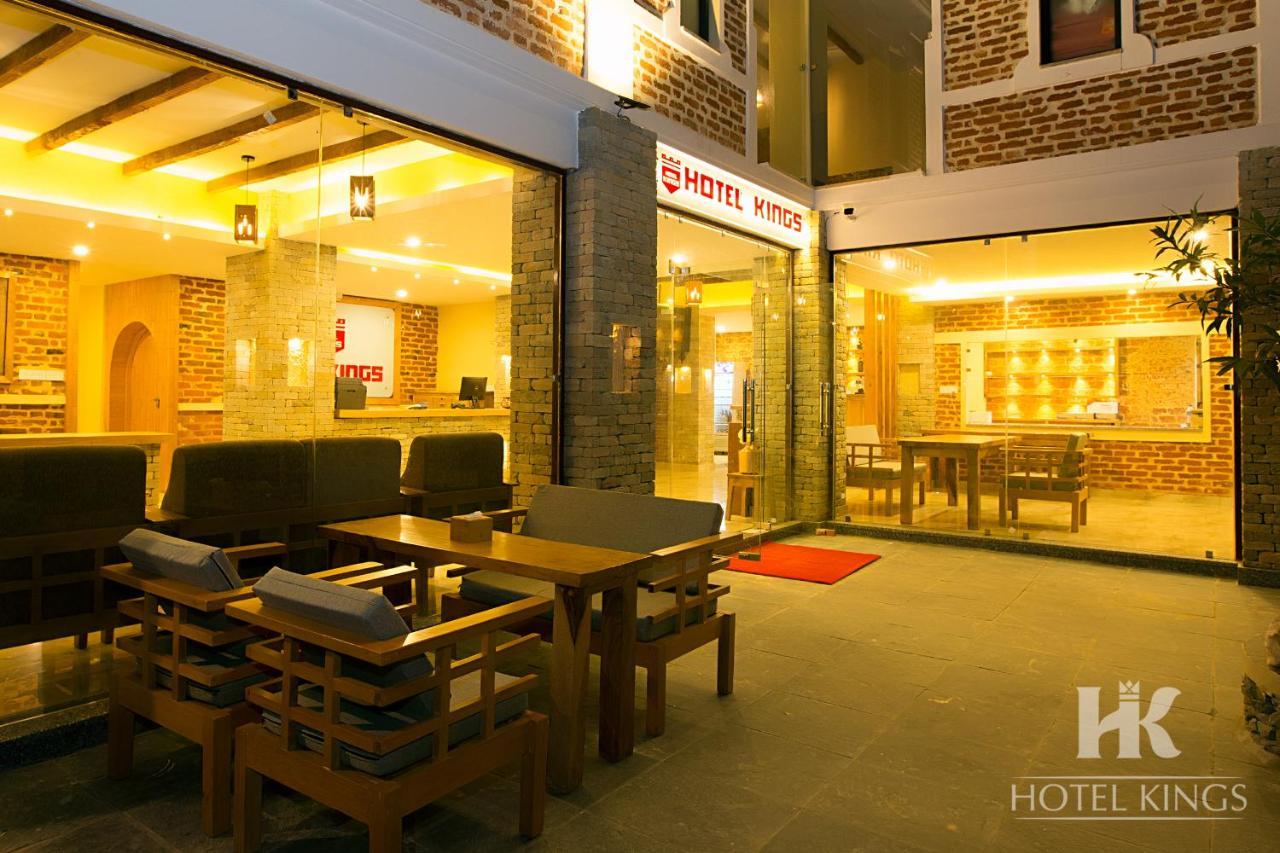 Hotel Kings Pokhara Esterno foto
